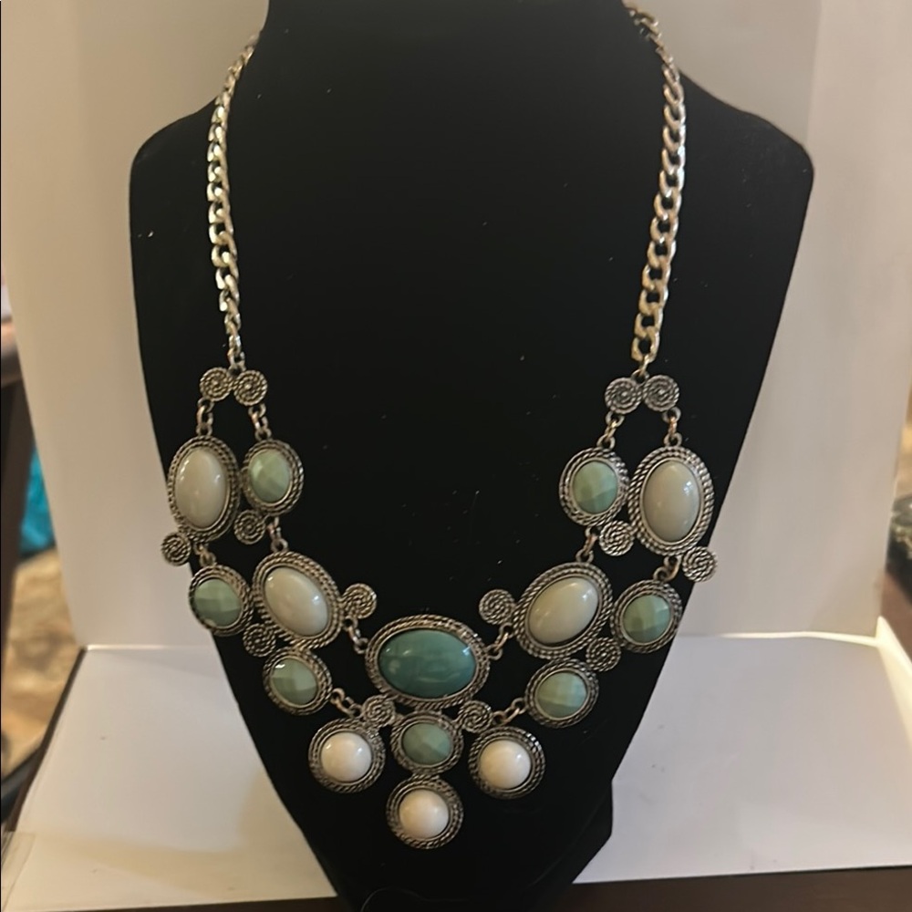 Elegant Silver and Green Statement Necklace